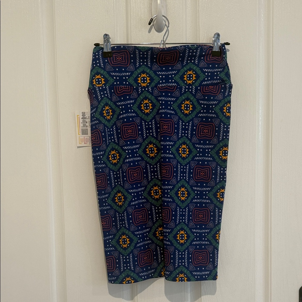 🎁Lularoe Cassie patterned skirt